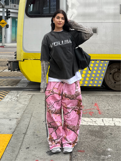 VARSITY SWEATPANTS PINK CAMO – VOLUME